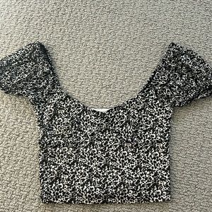 Black and white patterned crop top